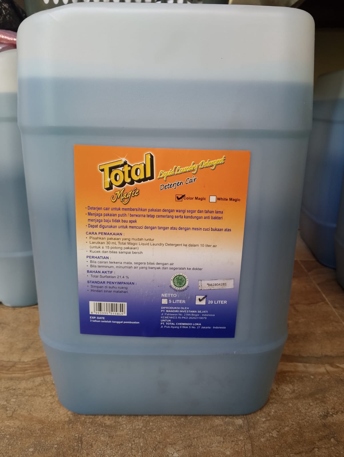 [team] team member (for a garment care service)